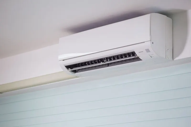 Climatizzatore split installato a parete